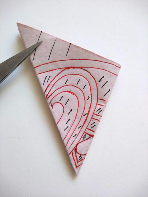 四折剪纸的折法